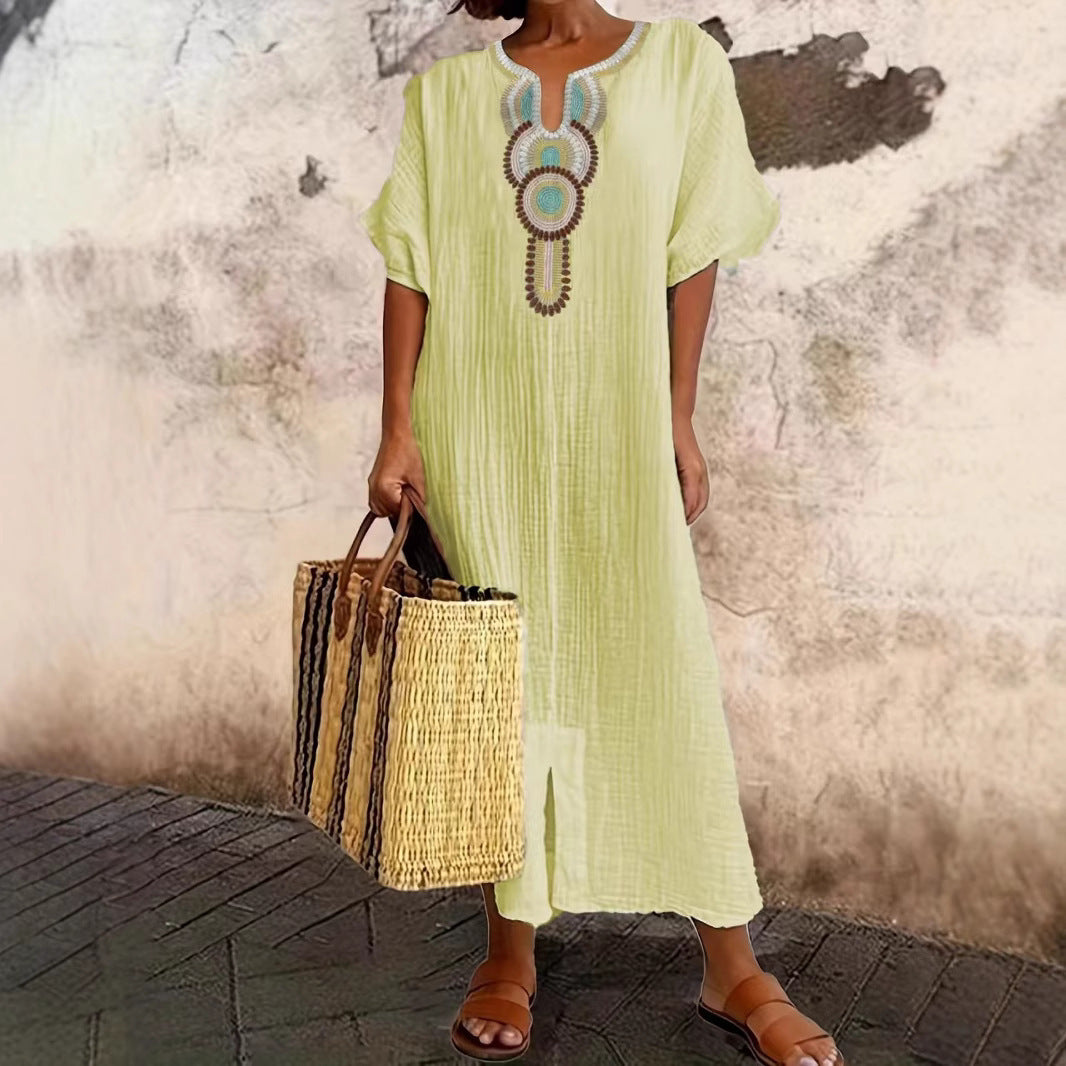Robe été en lin brodé fendue