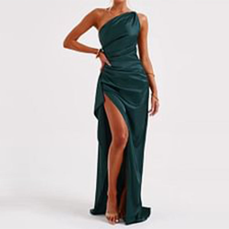 Robe satinée dos nu – L'élégance qui fait chavirer tous les regards