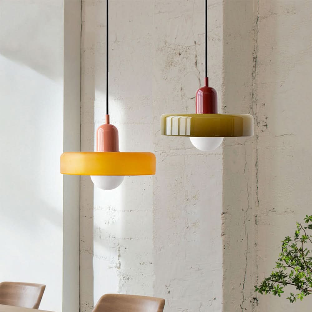 Lampa wisząca Bauhaus — kolorowy szklany klosz, regulowane zawieszenie
