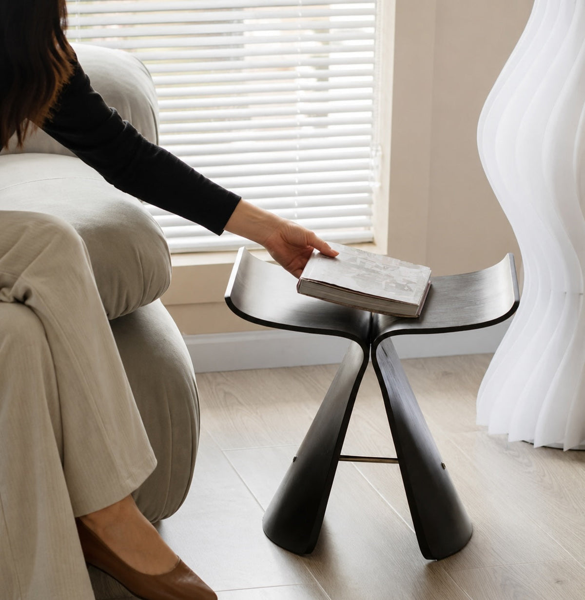 Panca da tavolino moderna in legno in stile scandinavo – Design regolabile, gambe in acciaio inossidabile