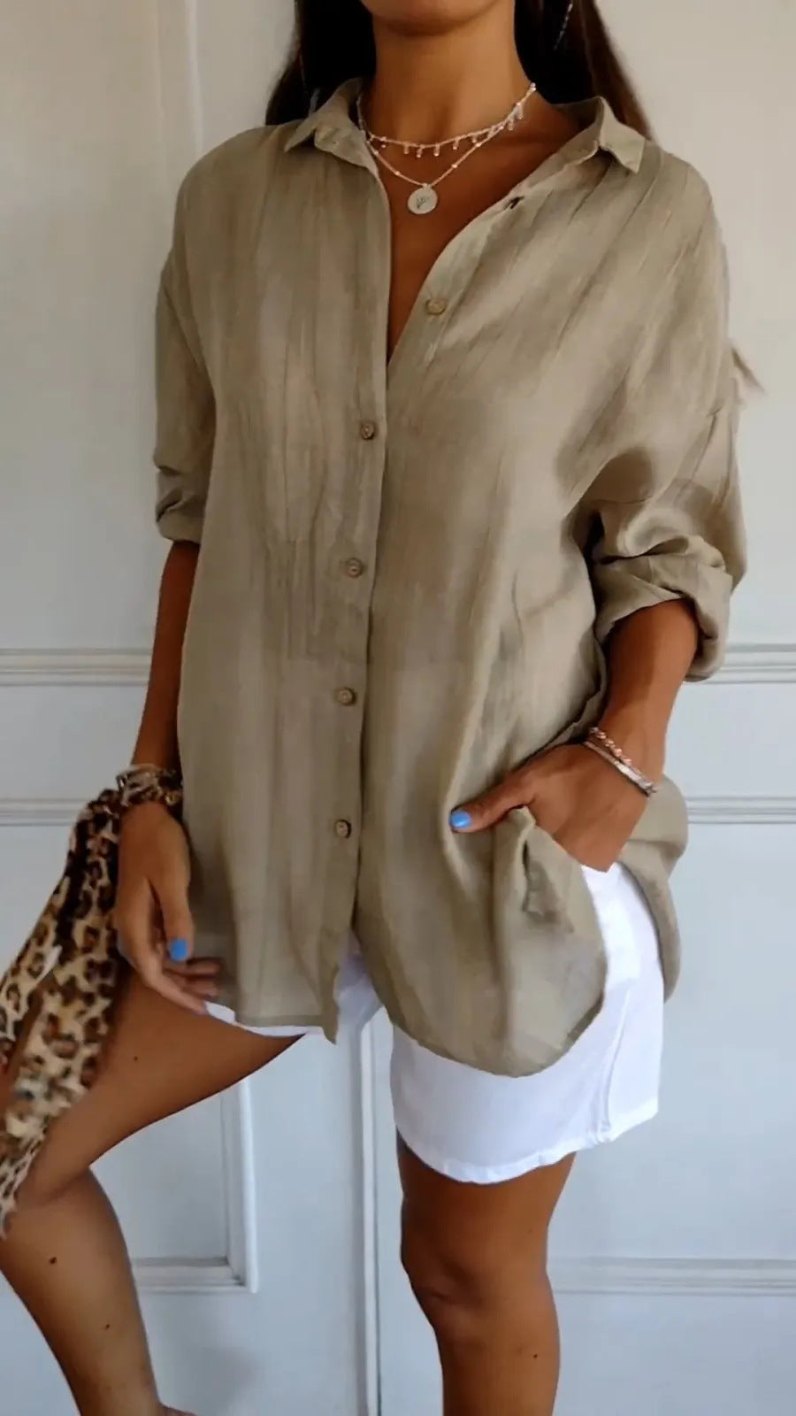 Chemise longue plissée à col cranté