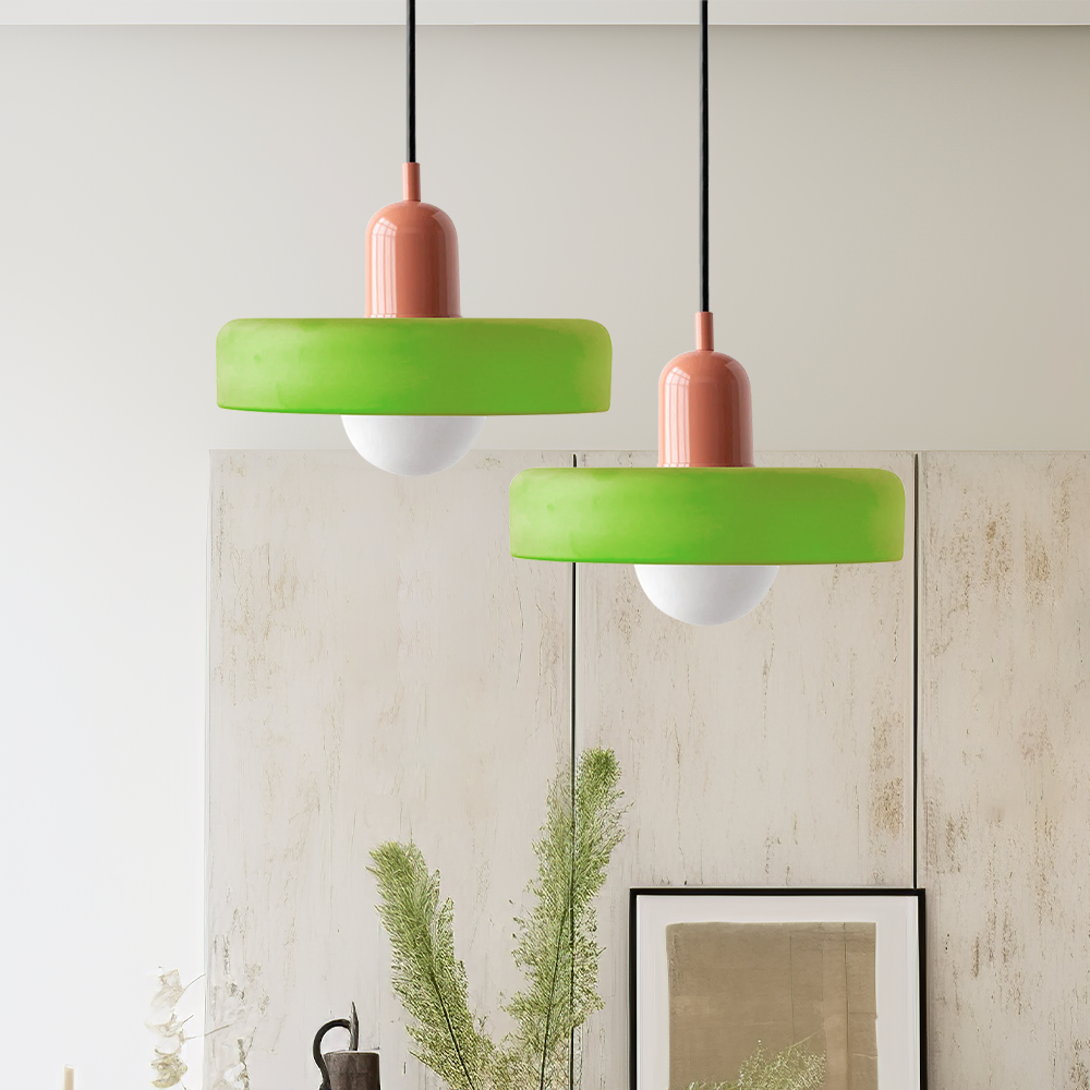 Lampa wisząca Bauhaus — kolorowy szklany klosz, regulowane zawieszenie