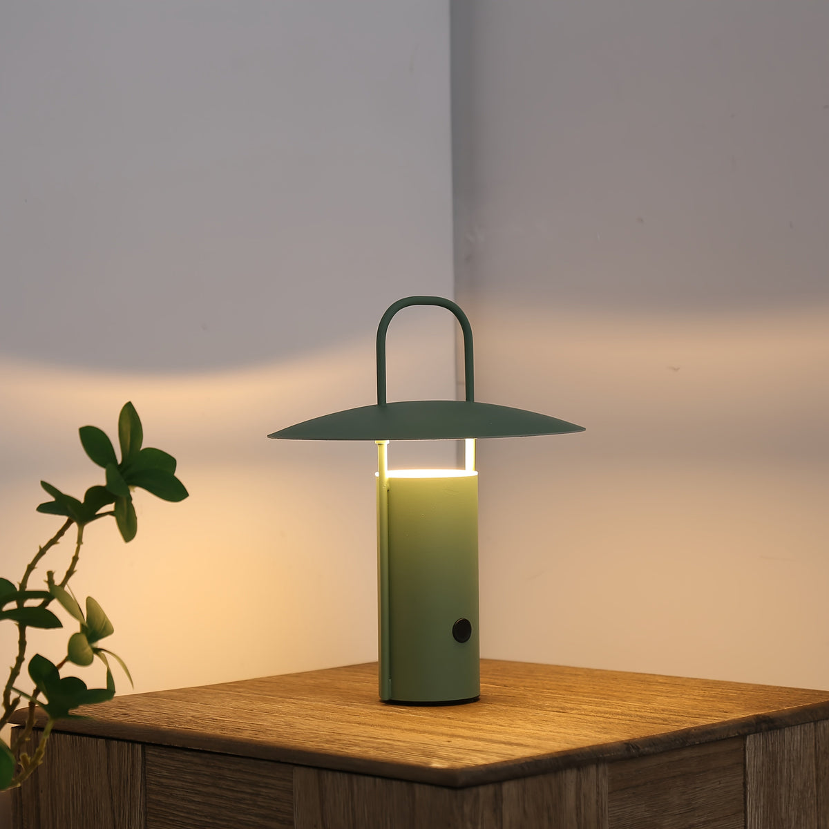 Uppladdningsbar USB-bordslampa med rymdinspirerad design — portabel design, touchstyrda reglage
