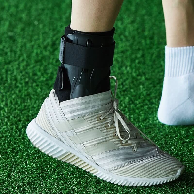 Ergonominen nilkkatuki kahdella tukijalla – Grip Tech -muotoilu