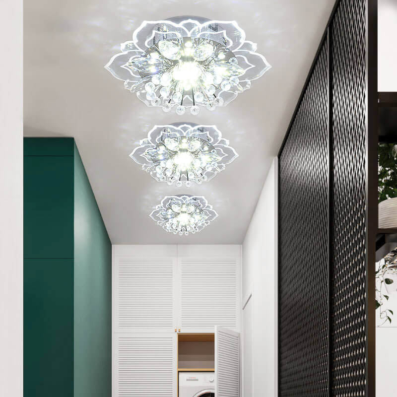 Plafonieră LED din cristal GlowPetal — design modern, structură în formă de floare, consum redus de energie