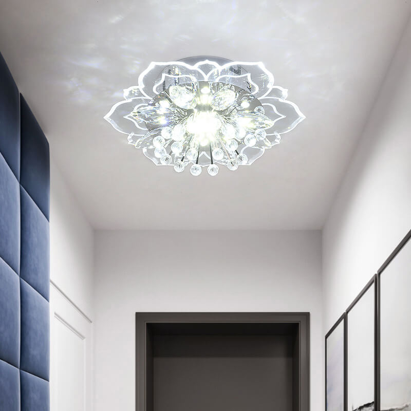 Plafonieră LED din cristal GlowPetal — design modern, structură în formă de floare, consum redus de energie