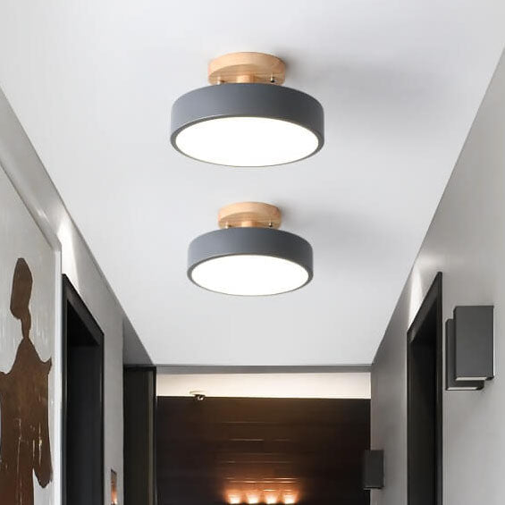 מנורת תקרה LED עגולה - התקנה חצי-צמודה, עיצוב נורדי, תאורה רכה ומפוזרת