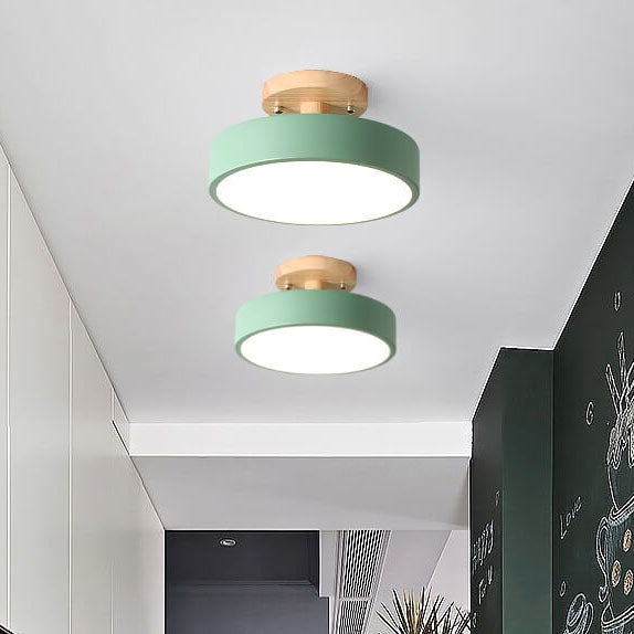 מנורת תקרה LED עגולה - התקנה חצי-צמודה, עיצוב נורדי, תאורה רכה ומפוזרת