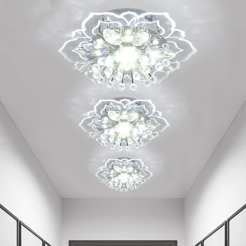 Plafonieră LED din cristal GlowPetal — design modern, structură în formă de floare, consum redus de energie