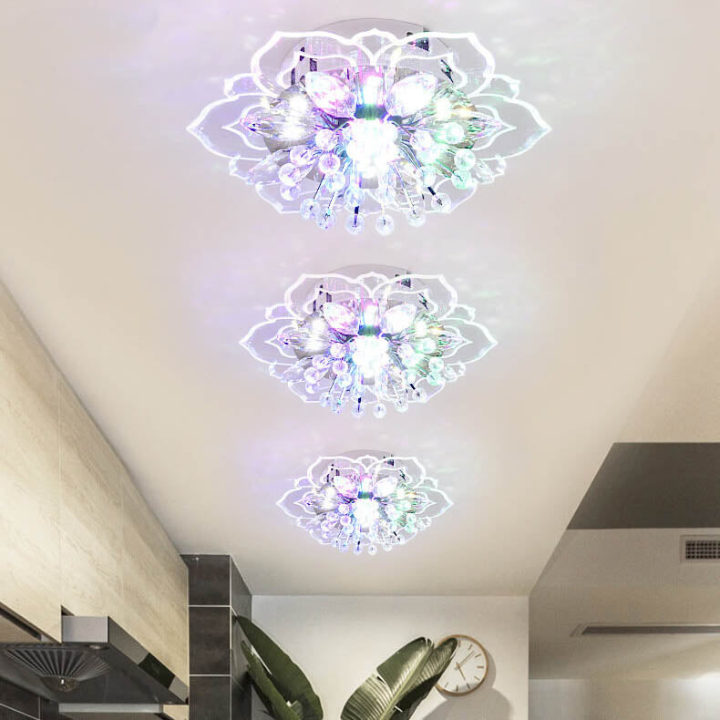 Plafonieră LED din cristal GlowPetal — design modern, structură în formă de floare, consum redus de energie