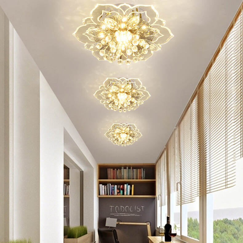 Plafonieră LED din cristal GlowPetal — design modern, structură în formă de floare, consum redus de energie