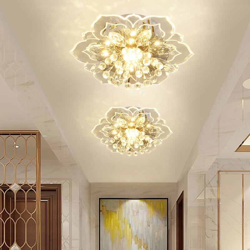 Plafonieră LED din cristal GlowPetal — design modern, structură în formă de floare, consum redus de energie