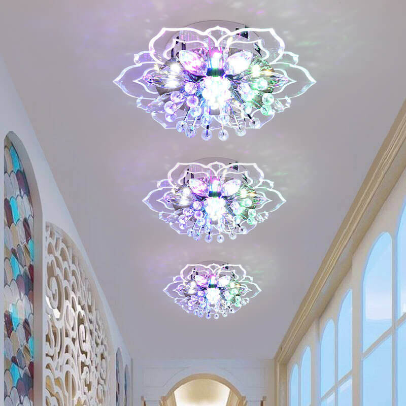 Plafonieră LED din cristal GlowPetal — design modern, structură în formă de floare, consum redus de energie