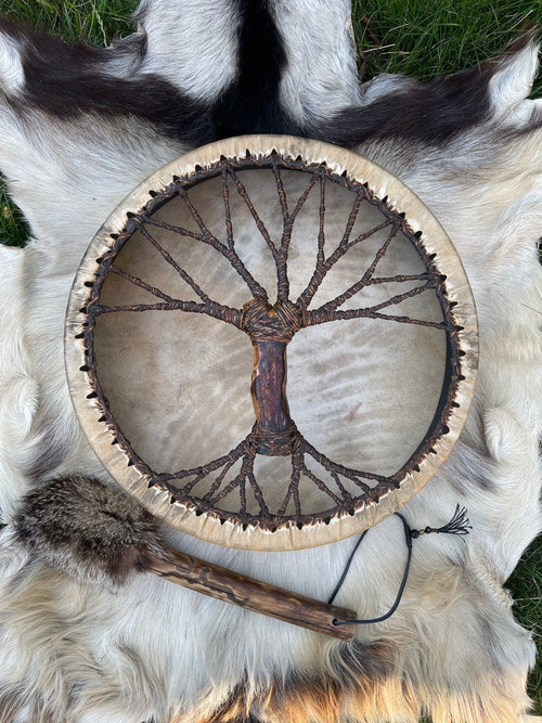 Tambour chamanique sibérien « Arbre de vie » — Motif distinctif et son équilibré
