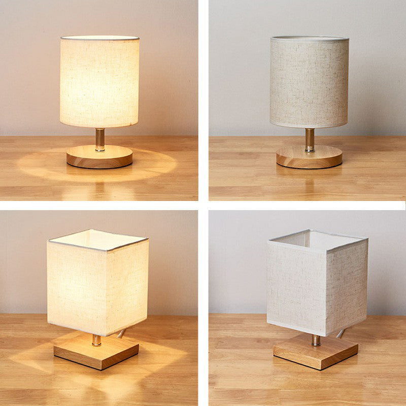 LinenWood minimalistisk bordslampa — bas i naturligt trä, mjuk linneskärm