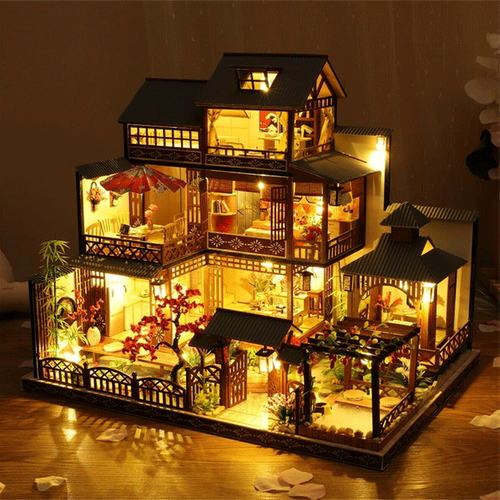 Duży realistyczny drewniany domek dla lalek — model DIY w stylu wiejskiego domu z wbudowanym oświetleniem LED