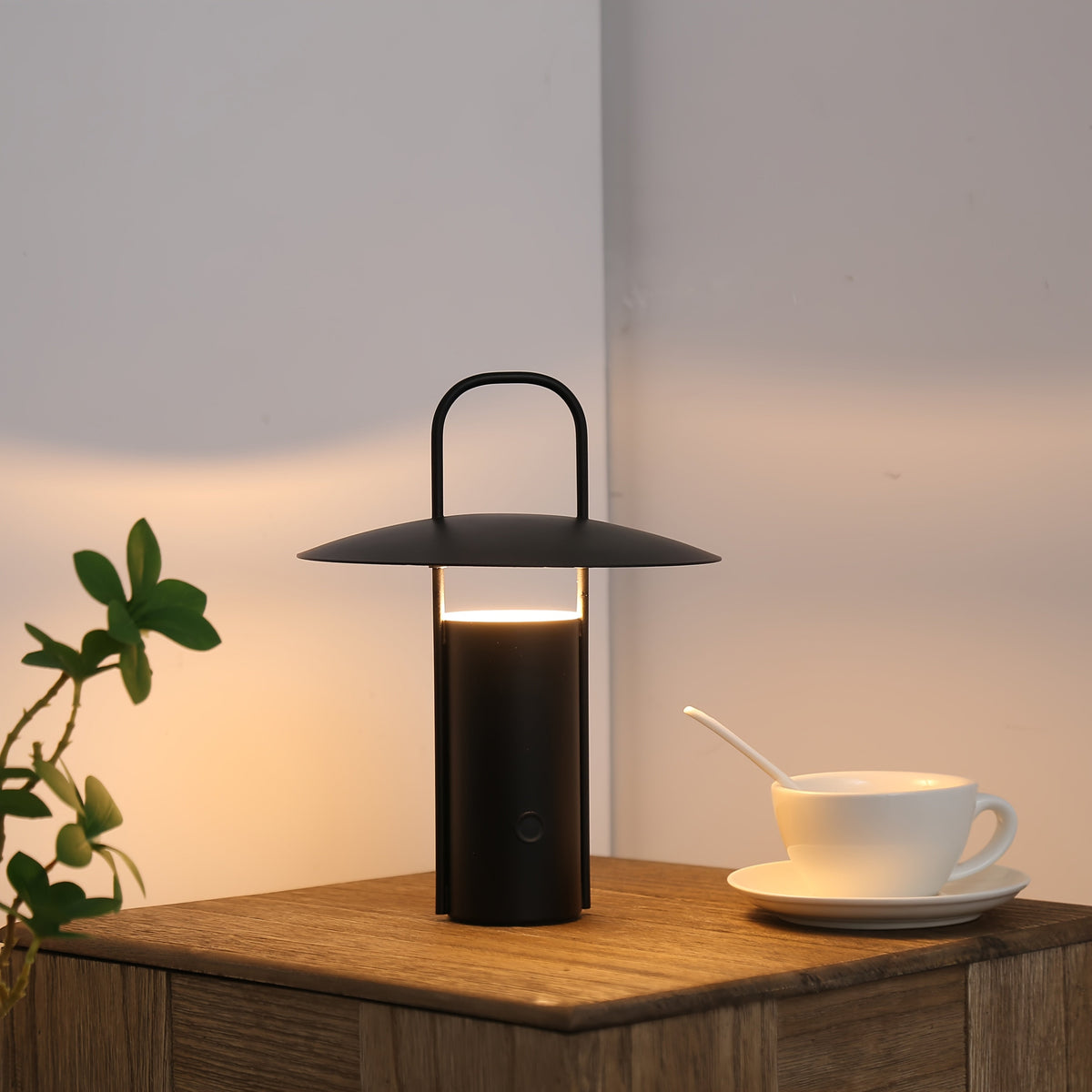 Uppladdningsbar USB-bordslampa med rymdinspirerad design — portabel design, touchstyrda reglage