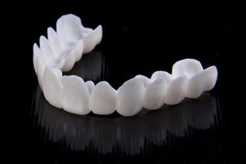 Prothèse blanche ajustable Smile Lens – Dispositif de correction directe du sourire