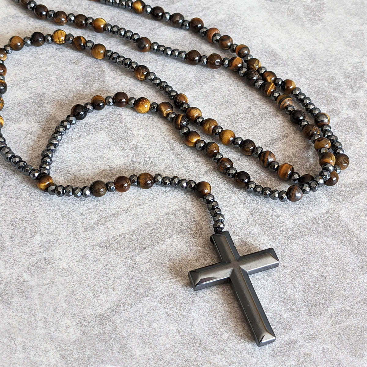 Collana con rosario da uomo Orion — Catena con perle a forma di croce in occhio di tigre e lapislazzuli