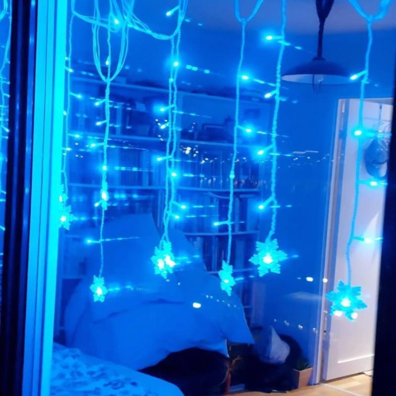 Snowflake Pattern LED Curtain Light Chain