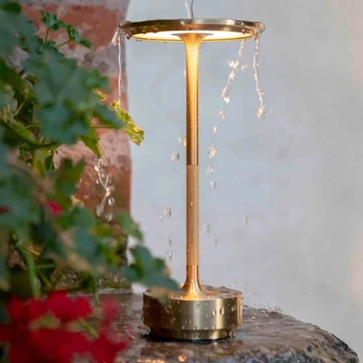 Dimm­bare Schreibtischlampe Thread - wasserdichtes, kabellos wiederaufladbares Design