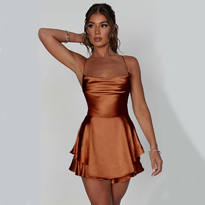 Robe bretelles satinée dos nu à lacets – sexy chic