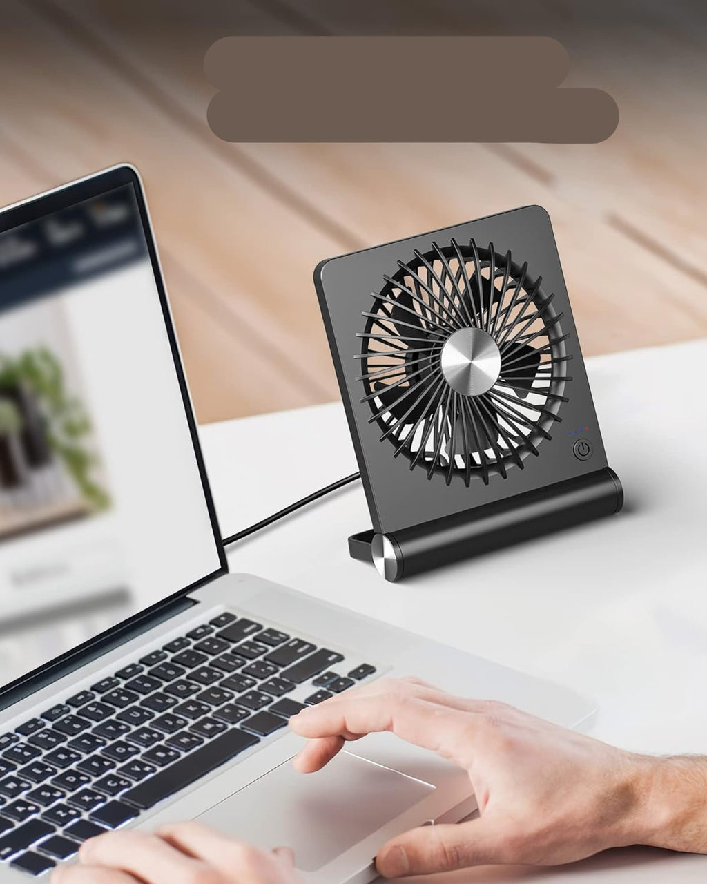 Malý ultralehký stolní ventilátor — silný proud vzduchu a tichý provoz