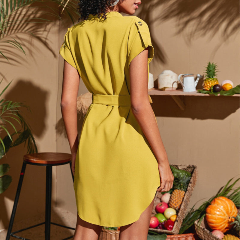 Robe Élégante à Ceinture – Col en V & Manches Courtes