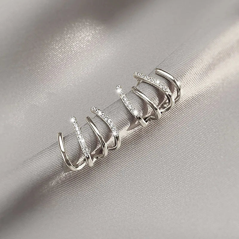 Orecchini attorcigliati — Silhouette elegante in oro o argento