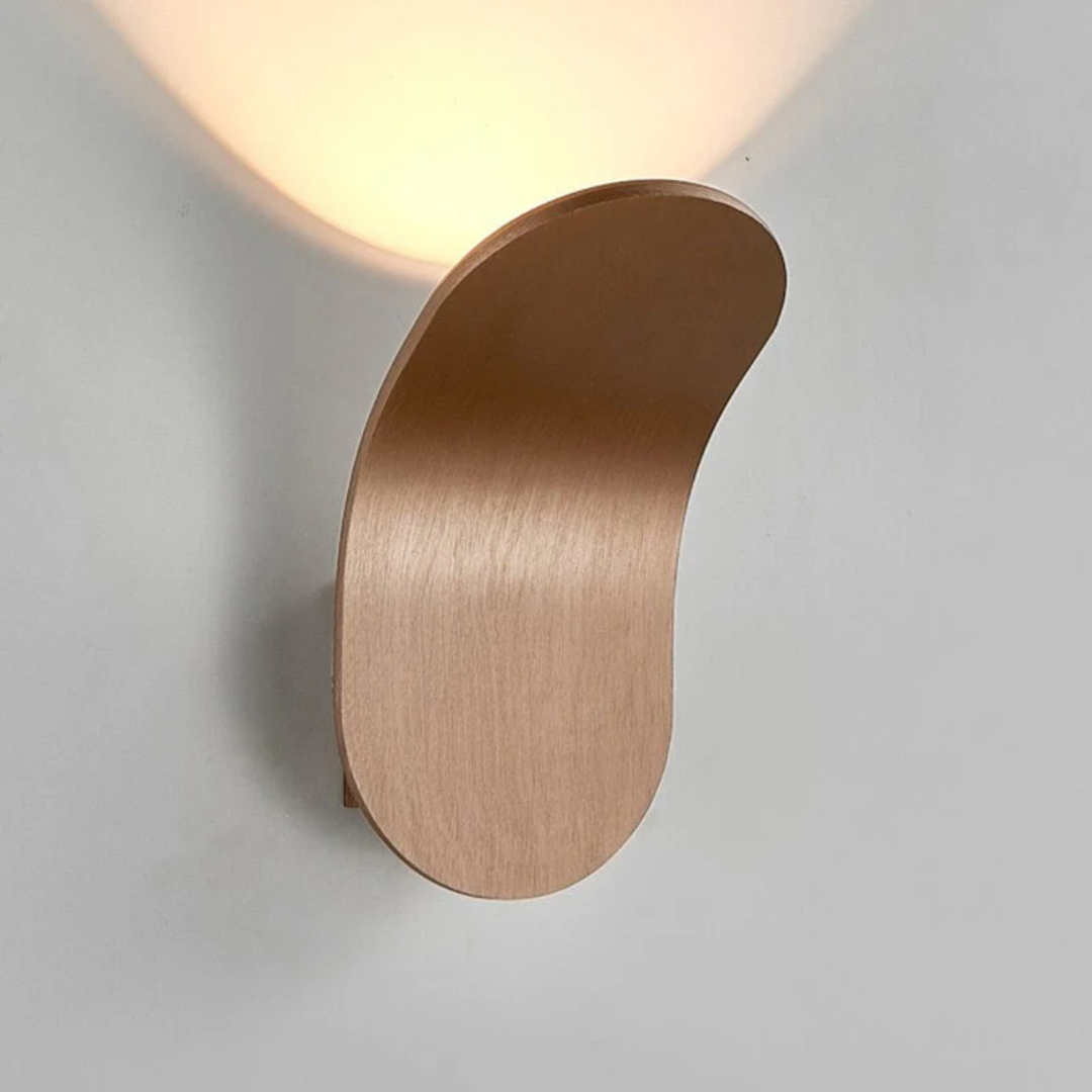 NordicLume modern LED-vägglampa — smal silhuett, stämningsfull belysning