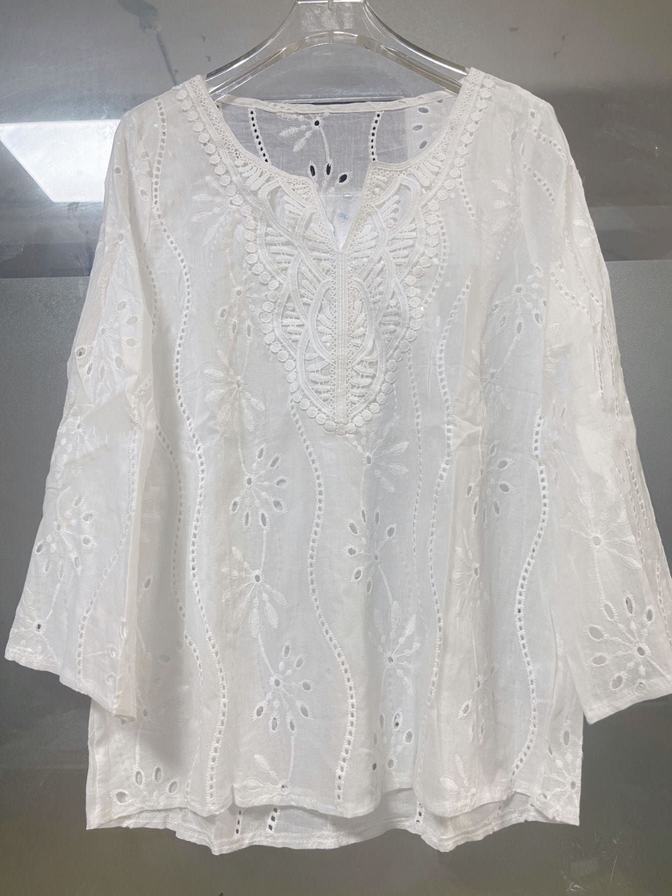 Haut Dentelle Élégante – Vibes Chic et Décontractées