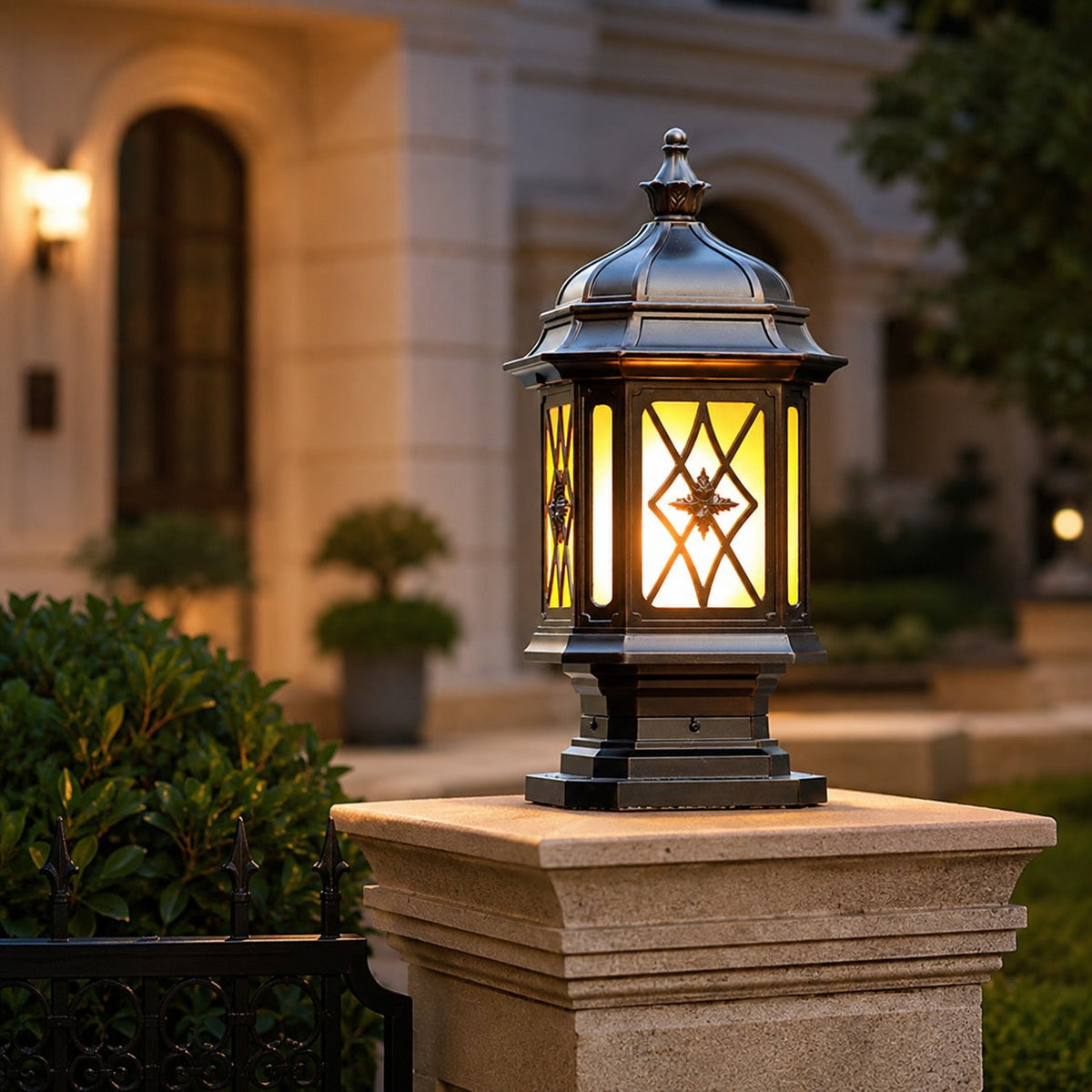 Lampă de exterior modernă, tip stâlp, montată pe perete — aluminiu, dulie E27, abajur din sticlă mată