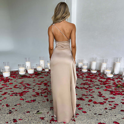 Robe satinée dos nu – L'élégance qui fait chavirer tous les regards
