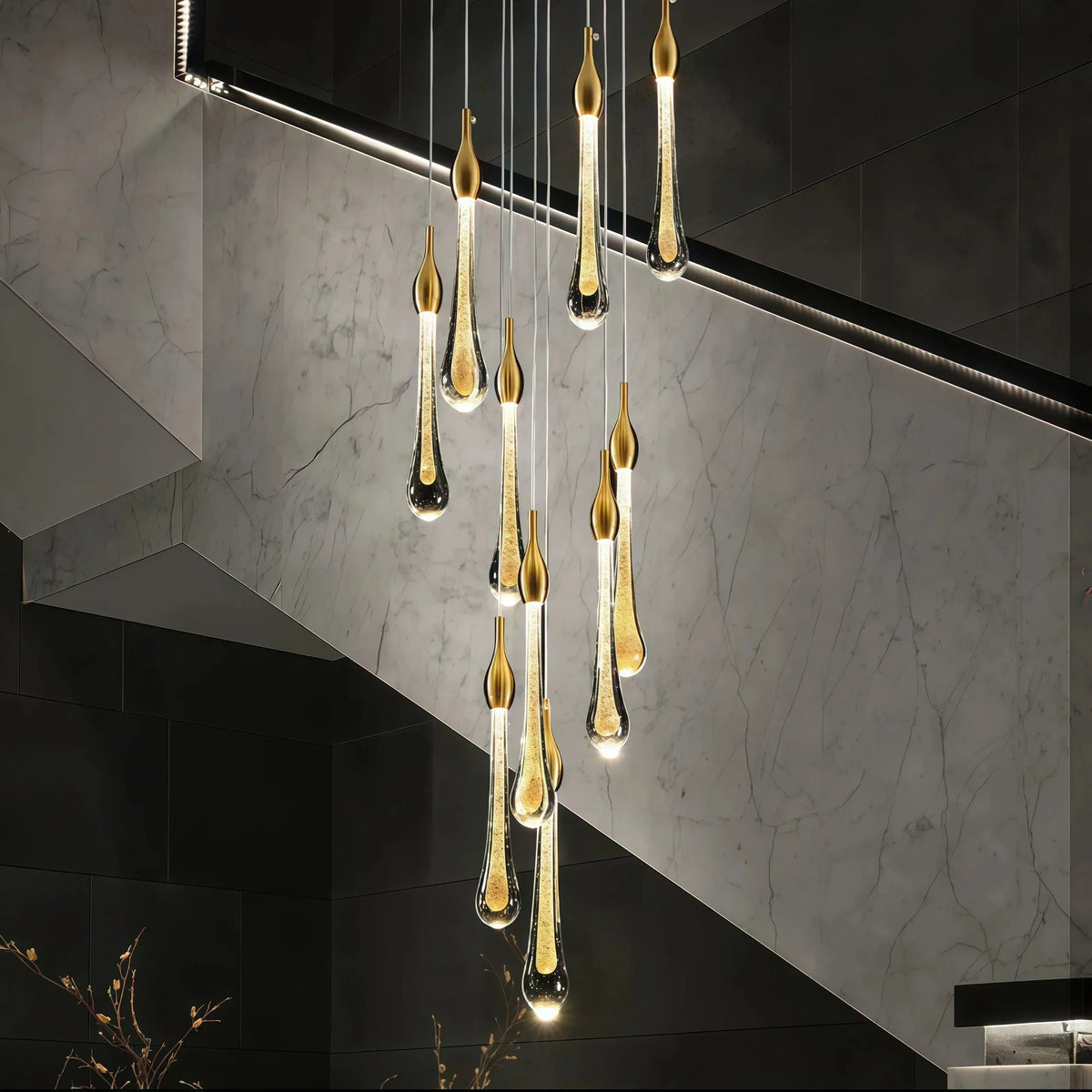 Candelabru luxos din cristale, în formă de lacrimă, auriu și durabil, pentru casa scării | boxzora