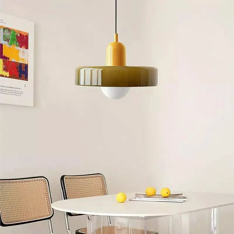 Lampa wisząca Bauhaus — kolorowy szklany klosz, regulowane zawieszenie