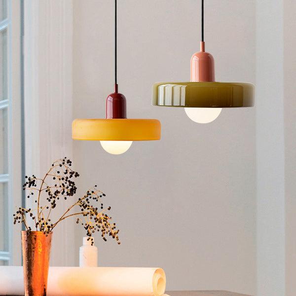 Nordisk kremfarget pendelbelysning i farget glass til spisestuen | boxzora