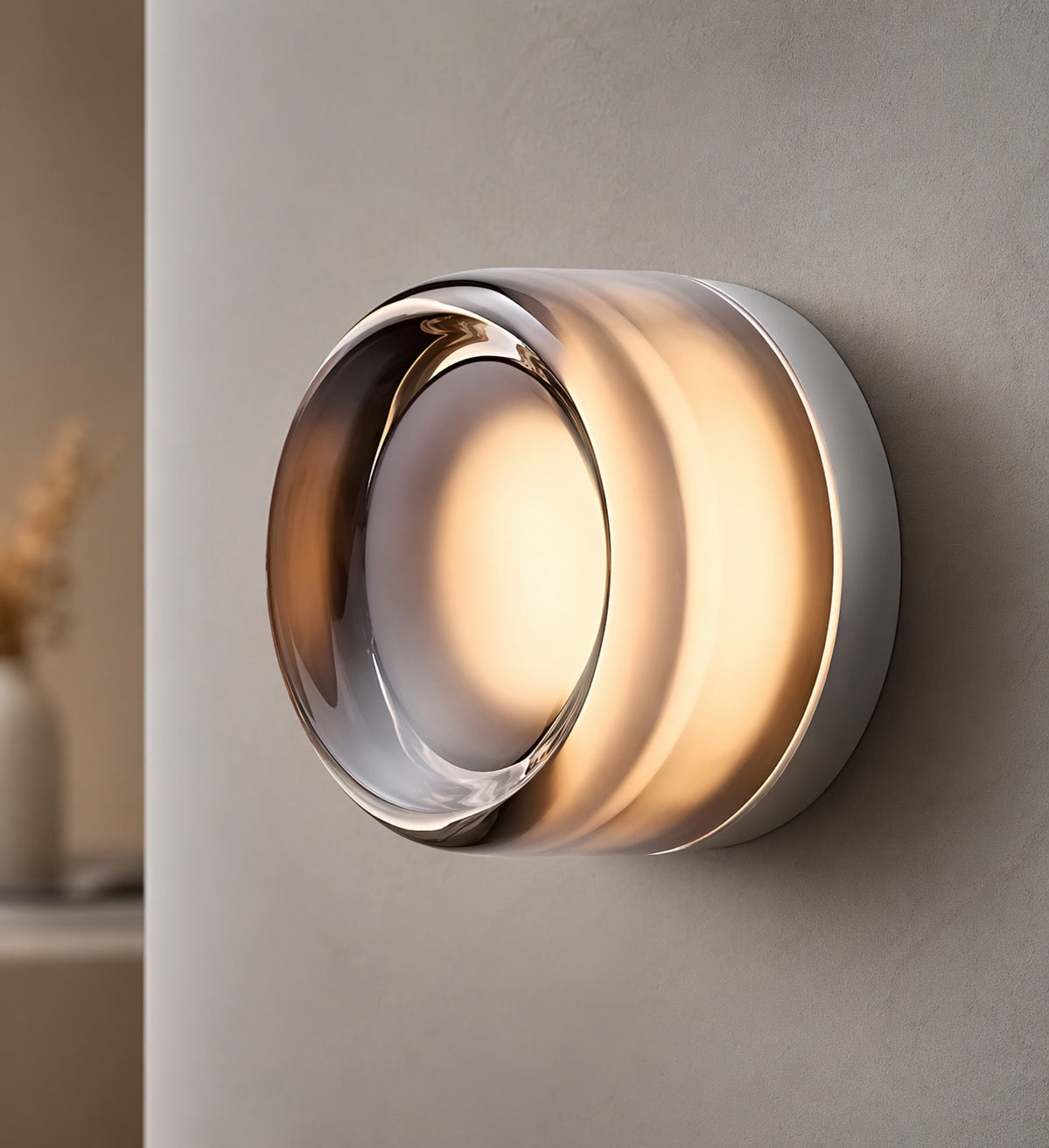 Moderne væglampe — skærm i rillet glas, aluminiumsstel, intelligent lyssensor, 3000 K