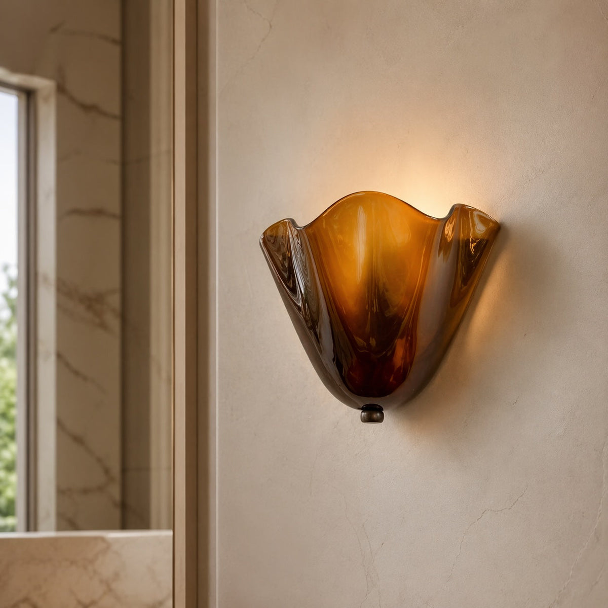 Retro vägglampa i glas — skaldesign, järnbas, LED-belysning, 28cm bred
