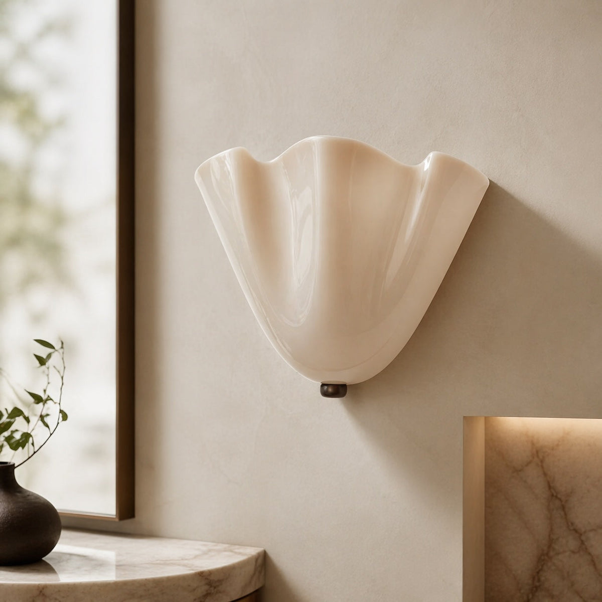 Retro vägglampa i glas — skaldesign, järnbas, LED-belysning, 28cm bred
