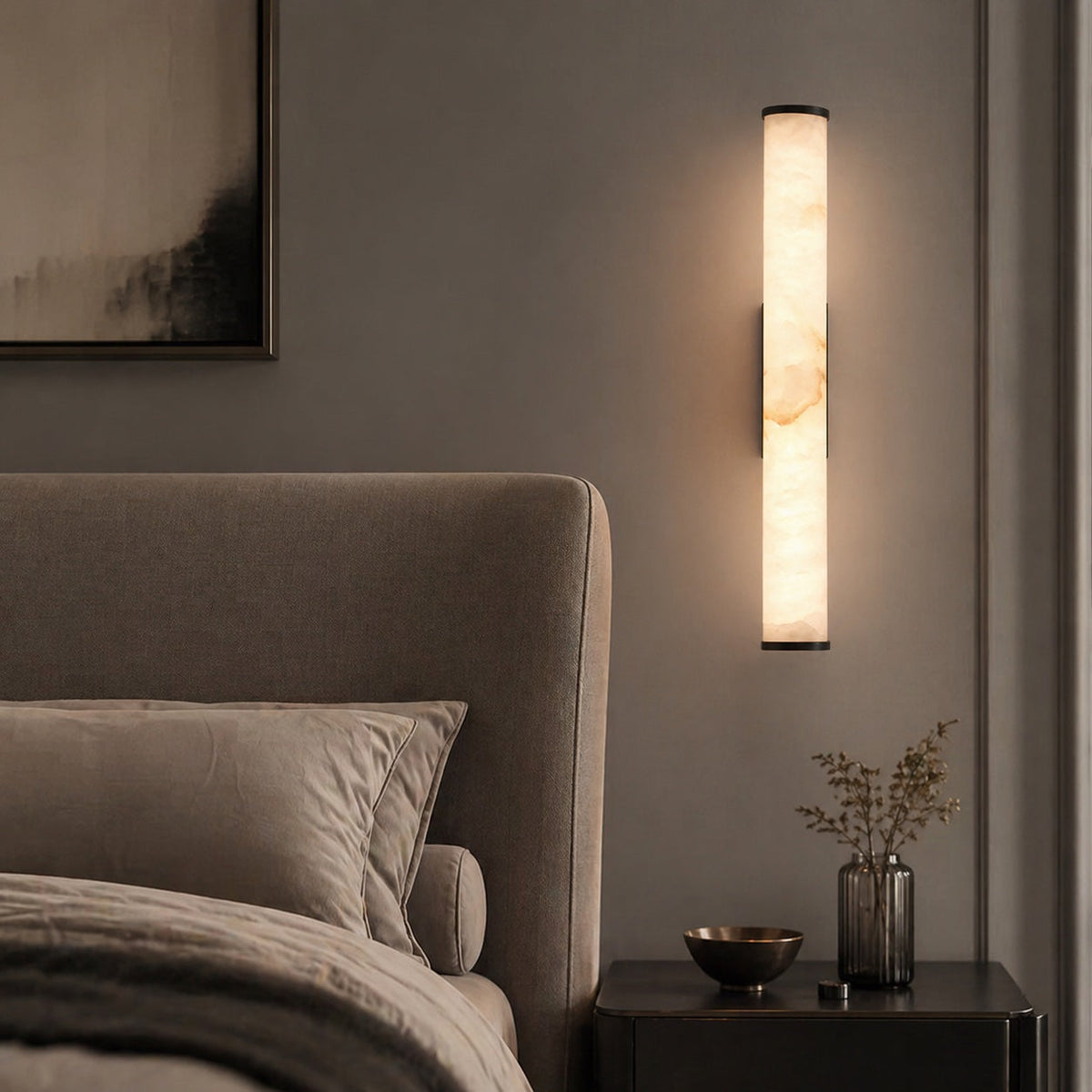 Moderne vægmonteret LED-væglampe — varmt hvidt lys, skærm med marmoreffekt i resin og kobberdetaljer