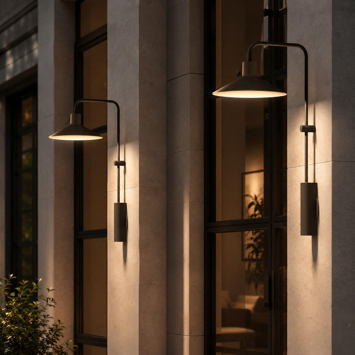 Modern kültéri LED-es fali lámpa — vízálló fémszerkezet, állítható rögzítés, széles kúp alakú kialakítás