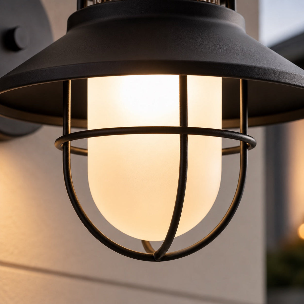 Lampă de perete vintage pentru exterior — Construcție rezistentă la intemperii din metal și sticlă, compatibilă cu bec LED
