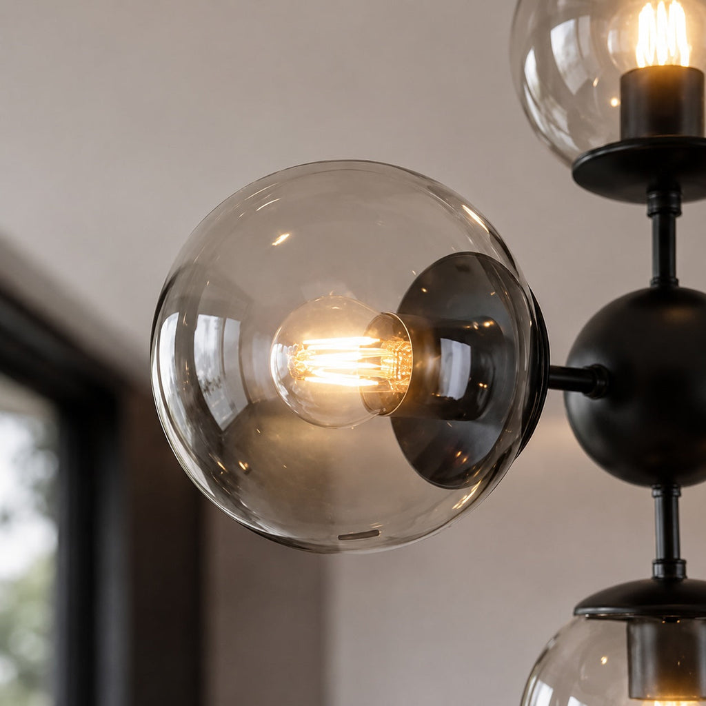 Modern justerbar LED-ljuskrona — svart metallram, geometrisk takpendel