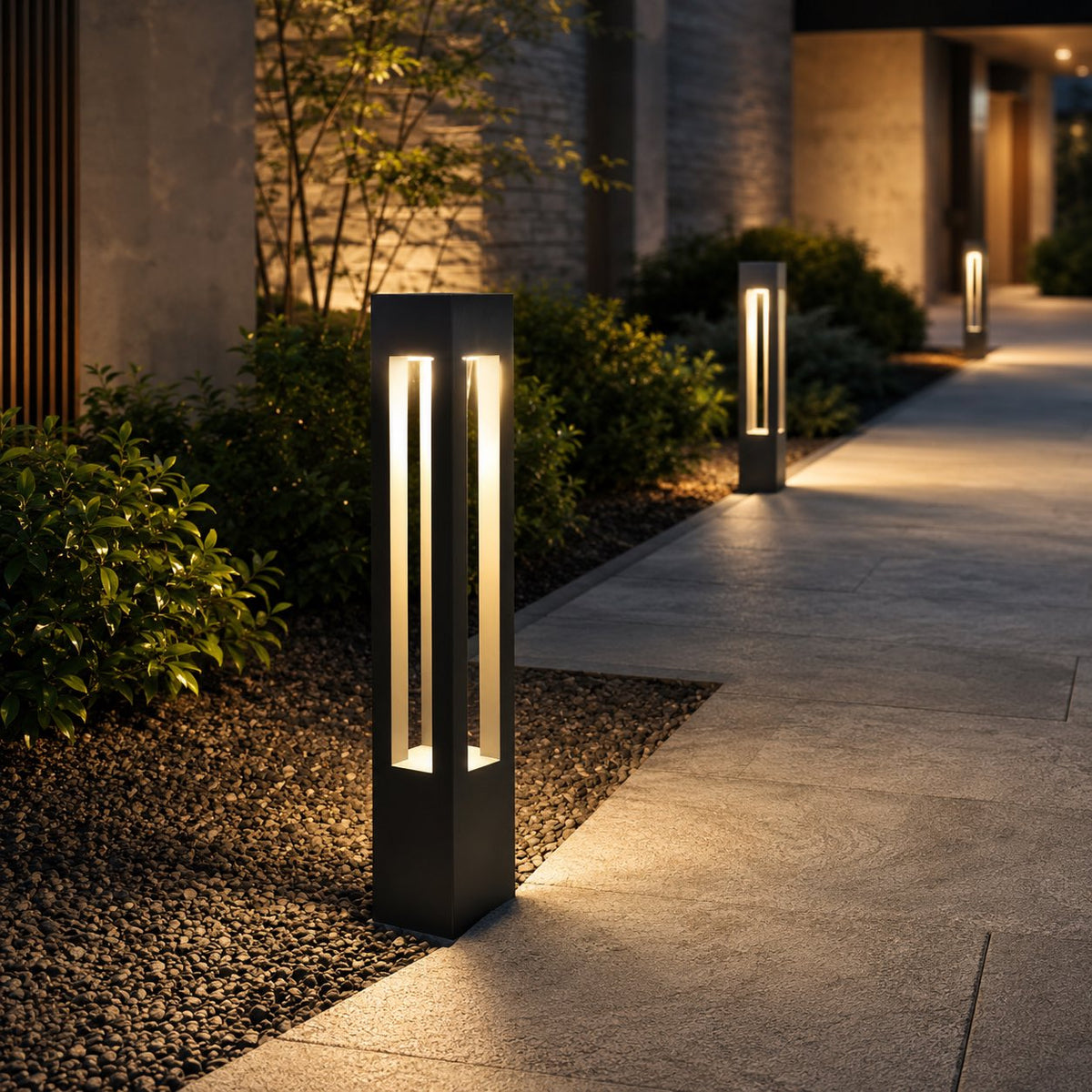 Lampă de alee LED modernă — înălțime reglabilă, aluminiu negru, clasificare IP54, lumină albă caldă