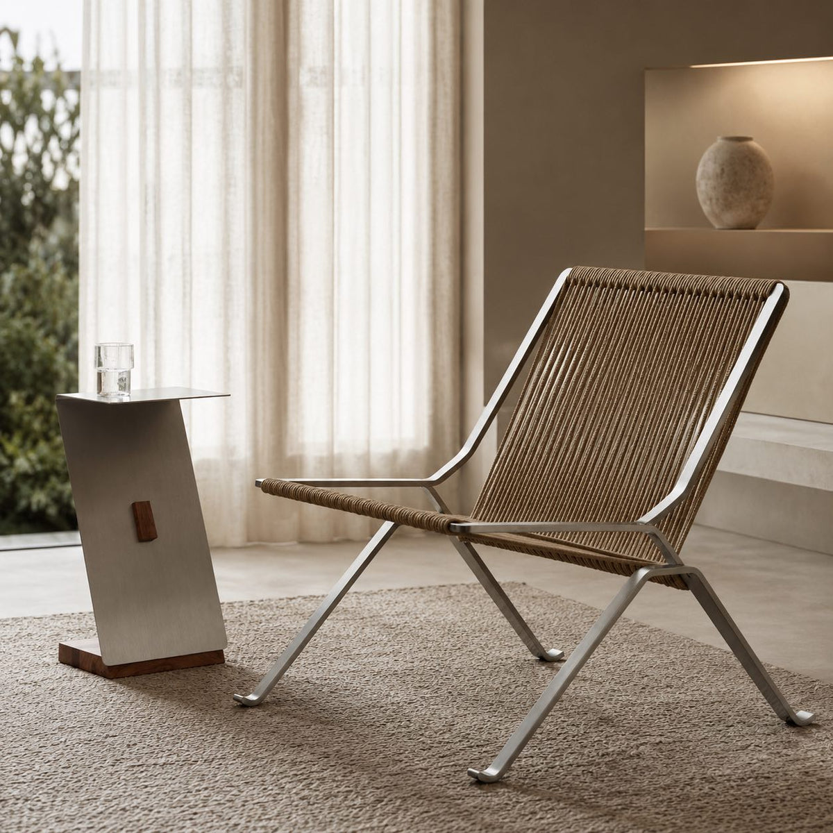 Sedia da relax moderna — struttura in acciaio inossidabile, seduta in corda intrecciata, schienale inclinato