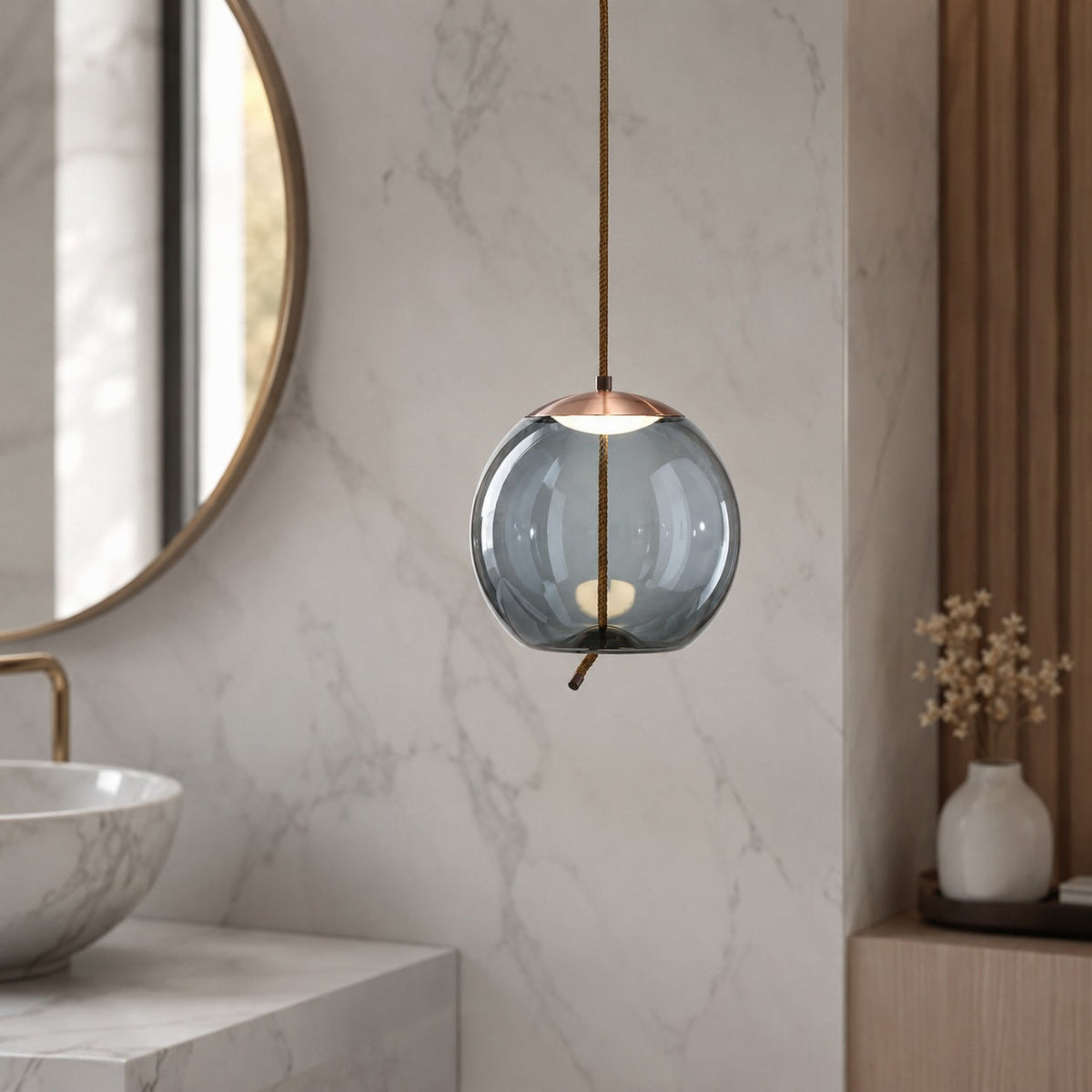 Modern takpendel i blåst glas — justerbar LED-belysning, accent i kopparrosa