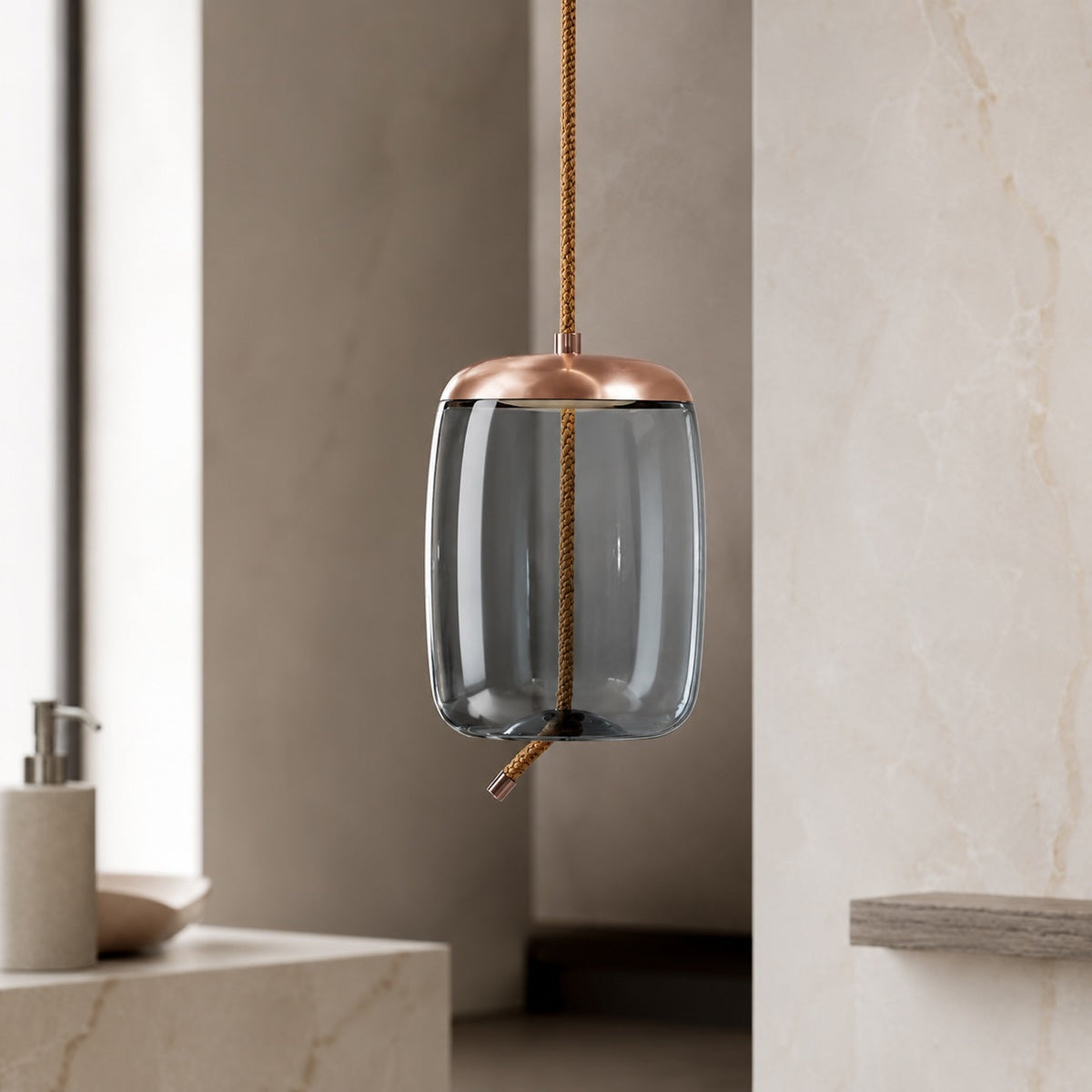 Modern takpendel i blåst glas — justerbar LED-belysning, accent i kopparrosa