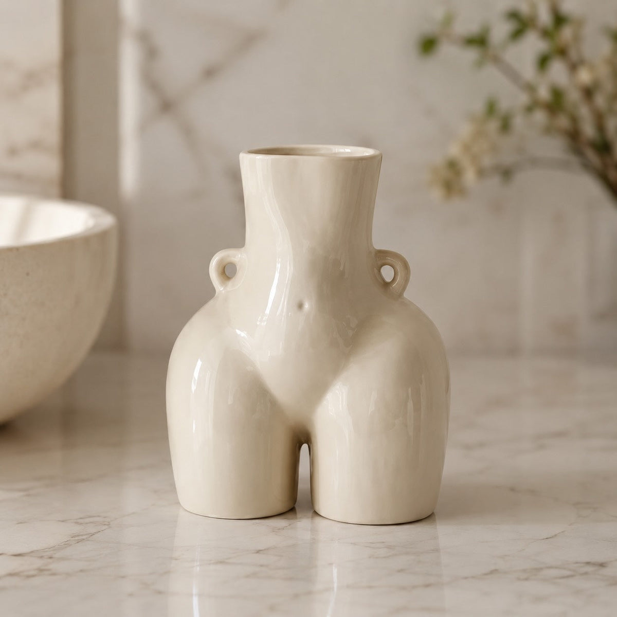 Vaso moderno e minimalista in ceramica a forma di fiore — design ecologico bianco e nero opaco