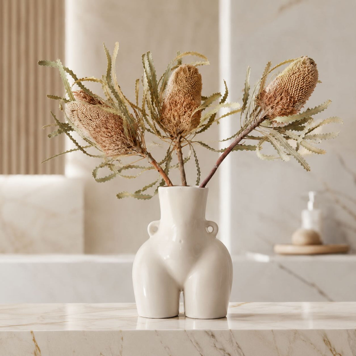 Vaso moderno e minimalista in ceramica a forma di fiore — design ecologico bianco e nero opaco
