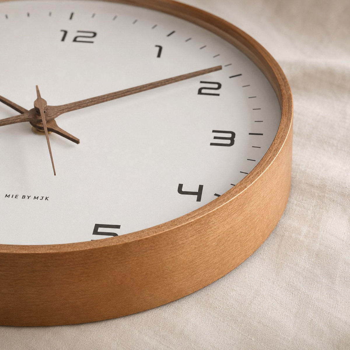 Modern Wall Clock – Silent Quartz Mechanism, Wall-Mounted, Easy Installation